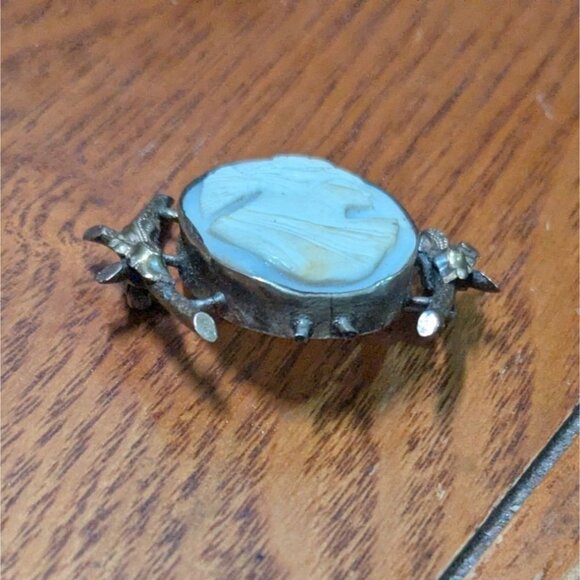 Antique Cameo Brooch Oval Profile Floral Frame Design  Elegant Estate - Picture 5 of 8